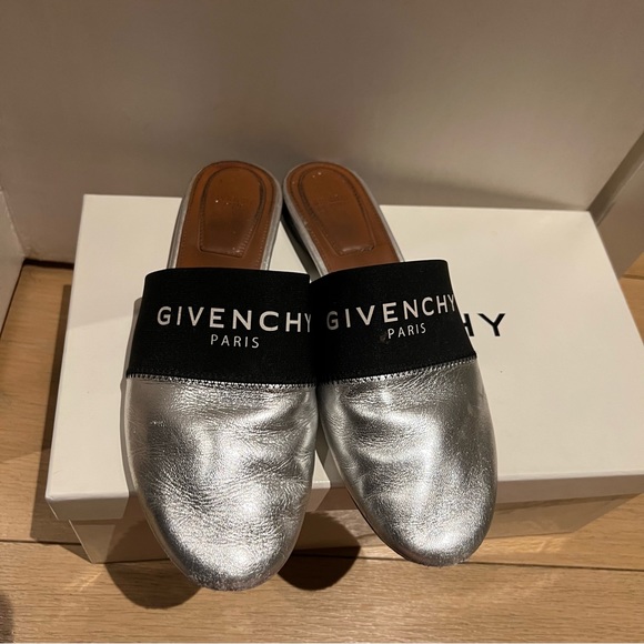 Authentic Givenchy flat - Picture 6 of 8